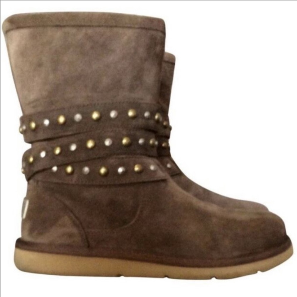 ⭐️RARE⭐️ UGG CLOVIS studded strap boots ⭐️